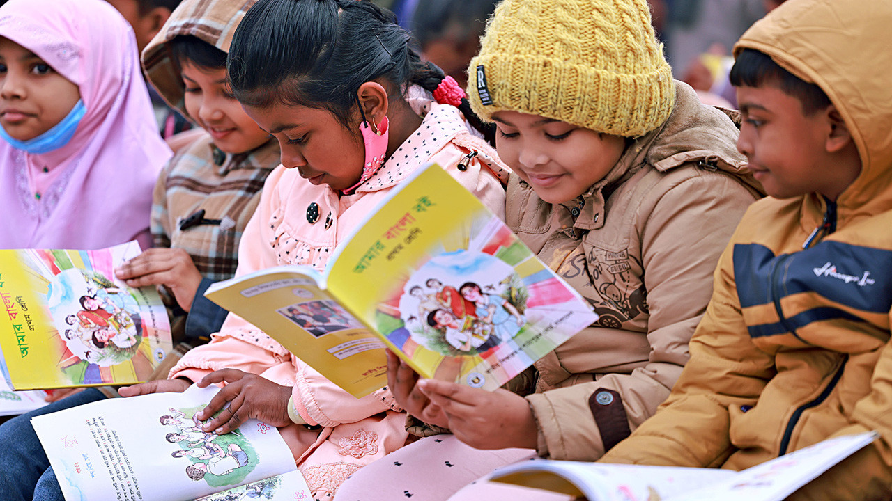 বগুড়ার সোনাতলায় আগামী শিক্ষাবর্ষের পাঠ্যপুস্তক আসা শুরু, শিক্ষার্থীদের মধ্যে স্বস্তি